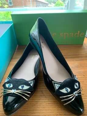 Natasha Couture Black Patent Leather Cat Appliqué Pointed Toe Flats